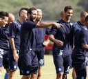Higuaín y Callejón, titulares en un duelo de equipos aspirantes