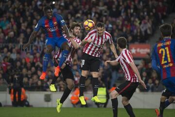 Aduriz y Yeray pelean un balón contra Umtiti.