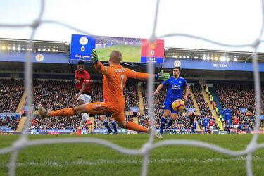 Solskjaer and Phelan have brought back "old school" Man United – Lingard