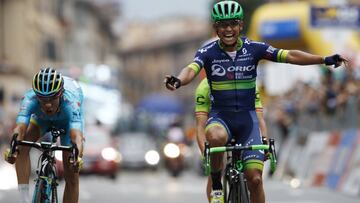 Esteban Chaves celebra su victoria en el Giro di Lombardia, la &uacute;ltima prueba del UCI World Tour 2016. Chaves tomar&aacute; la salida del Tour Down Under con el Orica-BikeExchange junto a Caleb Ewan y Simon Gerrans.