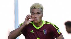 Venezuela&#039;s forward Adalberto Penaranda Maestre reacts after scoring during their U-20 World Cup quarter-final football match between Venezuela and the US in Jeonju on June 4, 2017.  / AFP PHOTO / JUNG Yeon-Je