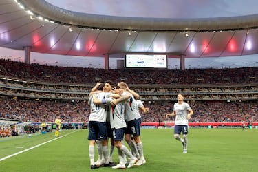 Se hunden las Chivas de Milito: otra derrota ahora ante Cruz Azul