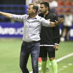 El vestuario del Extremadura, con Manuel Mosquera