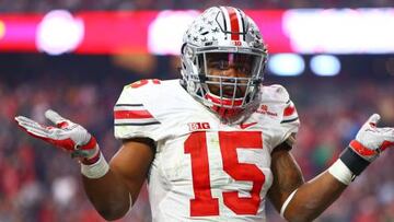 Ezekiel Elliott, corredor de los Ohio State Buckeyes parece preguntarse por qué nadie ha pensado en que los Eagles hayan subido al pick 2 para recibirle con los brazos abiertos.