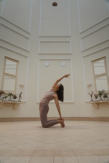 Al hotel, a la clase de Yoga
