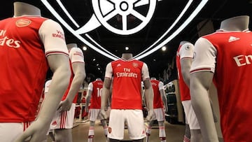 Las nuevas equipaciones del Arsenal.