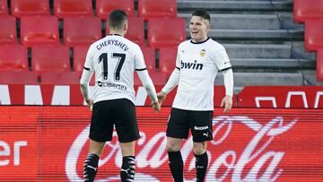 Kevin Gameiro, con Cheryshev, celebrando el gol. 