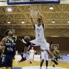 El Unicaja más canterano destrozó al Alba de Aito