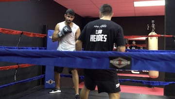 Diego Costa, del Atlético, se entrenó en el gimnasio de Torres junto a Jesús García, su entrenador. “No tiene miedo a nada”, cuentan de él en el gimnasio.