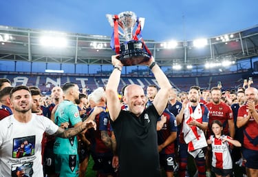 El Levante celebra el t赤tulo por todo lo alto