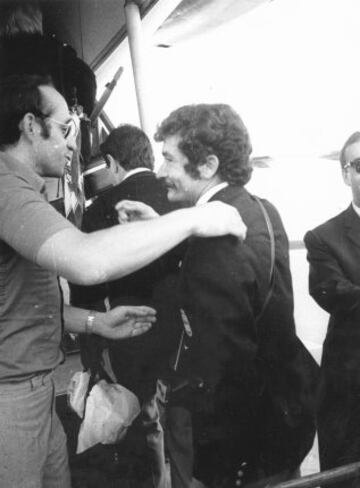 Carlos Soria formó parte en 1973 y 1975 de las primeras expediciones españolas al Himalaya siendo testigo de la primera cumbre de 8.000m lograda por España, fueron Jerónimo López y Gerardo Blázquez. En 1990 logró ascender su primer ‘ochomil’, tras 17 años desde su primera tentativa.