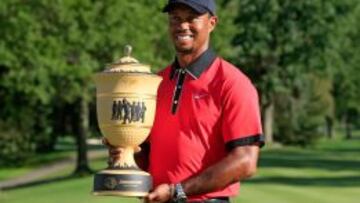 Tiger Woods, con el trofeo.