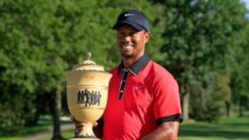 Tiger Woods, con el trofeo.