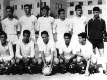 Llegó a las categorías inferiores del Real Madrid con 16 años desde el Rayo Vallecano (equipo en el que estaba cedido por el club blanco). En la imagen, De Felipe (el tercero por arriba, de izquierda a derecha).