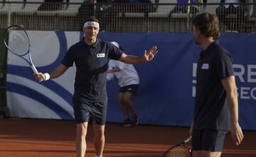 Joaquín y Ferrero hablan durante el encuentro. 