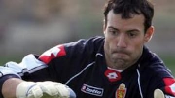 <b>SUEÑO.</B> Láinez reconoce que se retira después de cumplir su sueño de jugar en el Zaragoza.