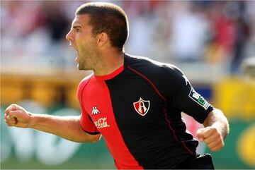 Su llegada al fútbol mexicano se dio con los Rojinegros, club en el que permaneció en la temporada de 2006. Con Atlas, marcó en 15 oportunidades.