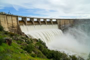 Situado en Castilblanco de los Arroyos, Sevilla (Andaluca, Espa?a). El embalse de Los Melonares durante el desage producido el pasado 12 de marzo de 2025 para regular su capacidad y asegurar el equilibrio del sistema hdrico. Esta operacin forma parte de la gestin hidrulica para optimizar el abastecimiento de agua potable a la ciudad de Sevilla y su rea metropolitana. Adems, la medida busca prevenir posibles desbordamientos en caso de precipitaciones intensas, garantizando la seguridad de la infraestructura y el caudal del ro Viar, dentro de la demarcacin hidrogrfica del Guadalquivir.12 MARZO 2025
Francisco J. Olmo / Europa Press
12/03/2025