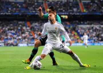 Momento de la lesión de Jesé disputando un balon con el jugador teutón Kolasinac.