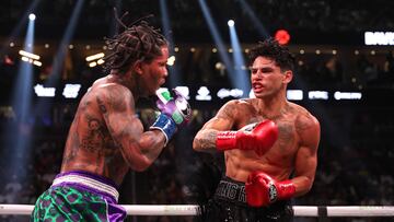 LAS VEGAS, NEVADA - APRIL 22: Ryan Garcia in the black trunks exchanges punches with Gervonta Davis in the green and purple trunks during their catchweight bout at T-Mobile Arena on April 22, 2023 in Las Vegas, Nevada. Al Bello/Getty Images/AFP (Photo by AL BELLO / GETTY IMAGES NORTH AMERICA / Getty Images via AFP)