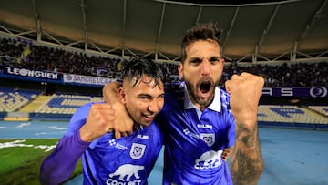 Futbol, Deportes Concepcion vs Union Espanola
Fase de grupos, Copa Chile 2025.
El jugador de Deportes Concepcion Joaquin Larrivey, centro, celebra con sus companeros su gol contra Union Espanola durante el partido del grupo E de Copa Chile disputado en el estadio Ester Roa de Concepcion, Chile.
07/06/2025
Eduardo Fortes/Photosport
Football, Deportes Concepcion vs Union Espanola
Group stage, 2025 Copa Chile.
Deportes Concepcion player Joaquin Larrivey, center, celebrates with teammates after scoring against Union Espanola during thengroup E Copa Chile match held at the Ester Roa stadium in Concepcion, Chile.
07/06/2025
Eduardo Fortes/Photosport