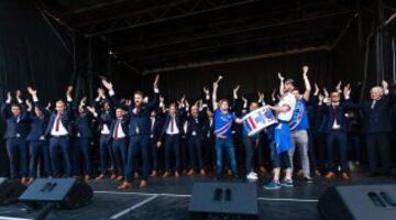 Las im芍genes del recibimiento a la selecci車n de Islandia