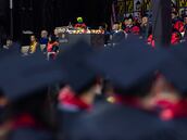 Tenía título de Stanford y cumplía todos los requisitos, pero una “B” en la secundaria arruinó su postulación para un trabajo en Estados Unidos.