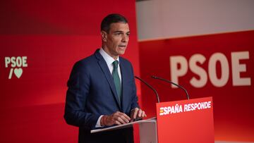 El secretario general del PSOE y presidente del Gobierno, Pedro Sánchez, durante una rueda de prensa, en la sede del PSOE de la calle Ferraz, a 16 de junio de 2025, en Madrid (España). Durante la reunión, Sánchez ha anunciado que ha dejado la Secretaría de Organización del partido en manos de la presidenta, Cristina Narbona, la gerente del partido, Ana María Fuentes y los miembros de la Ejecutiva, Montse Mínguez y Borja Cabezón. Esta remodelación se produce tras la dimisión de Santos Cerdán el pasado 12 de junio por señalamientos de corrupción por parte de la UCO de la Guardia Civil. Otras de las decisiones acordadas en la ejecutiva es la expulsión del partido del exministro José Luis Ábalos.
16 JUNIO 2025;FERRAZ;COMPARECENCIA;RUEDA DE PRENSA;
Alejandro Martínez Vélez / Europa Press
16/06/2025