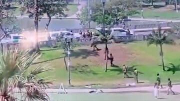 Agentes federales armados en el Parque MacArthur en Los Angeles