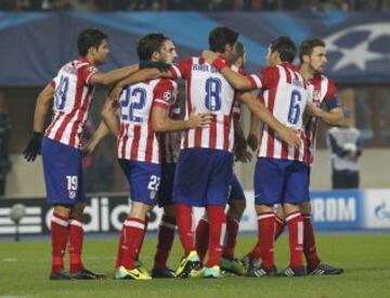 Los jugadores celebran el 0-3 de Diego Costa.