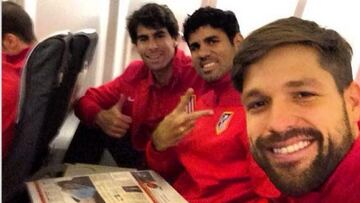 Diego, Diego Costa y Tiago viajan a Almería leyendo el AS