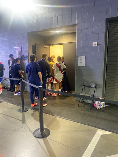 ¿Tenso momento? La charla de Gareca con los jugadores peruanos en el camarín de Chile