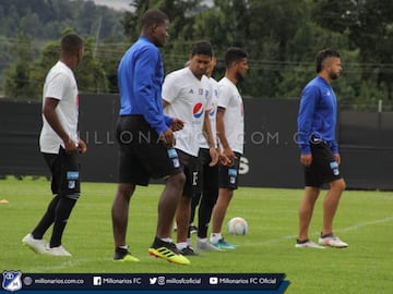 El técnico Jorge Luis Pinto dirigió su primer entrenamiento con Millonarios. Los jugadores realizaron trabajos físicos y fútbol en espacio reducido.