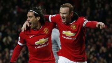 Falcao y Rooney celebran el primer gol.