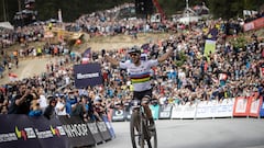 Nino Schurter entra victorioso en Lenzerheide.