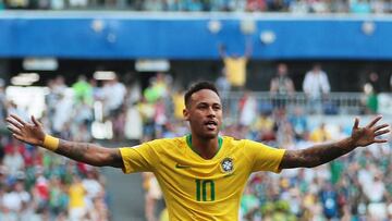 Samara (Russian Federation), 02/07/2018.- Neymar (top) of Brazil celebrates with teammate Paulinho after scoring the 1-0 during the FIFA World Cup 2018 round of 16 soccer match between Brazil and Mexico in Samara, Russia, 02 July 2018.
(RESTRICTIONS AP