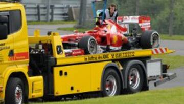 El F138 del español se paró dos veces durante la primera sesión de libres, la primera cuando daba la vuelta de instalación.