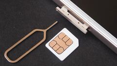 El iPhone 15 Pro llegaría sin bandeja para introducir la SIM