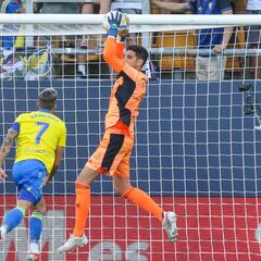 El desacierto del Cádiz empieza en los centros al área