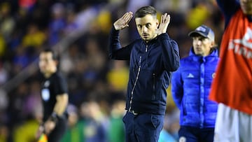Martin Anselmi head coach of Cruz Azul during the Semifinal first leg match between America and Cruz Azul as part of the Liga BBVA MX, Torneo Apertura 2024 at Ciudad de los Deportes Stadium on December 05, 2024 in Mexico City, Mexico.