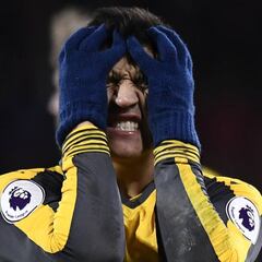 El momento de furia de Alexis Sánchez tras empate de Arsenal