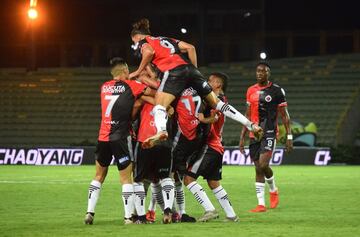 Partidazo en el Centenario entre el Cúcuta y Deportivo Cali. Los dos equipos siguen fuera de los ocho tras el empate 3-3