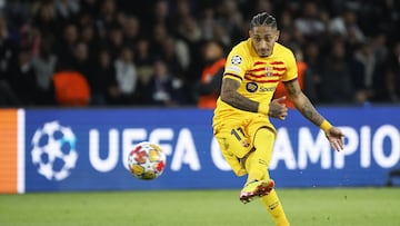 Paris (France), 10/04/2024.- Barcelona's Raphinha in action during the UEFA Champions League quarter-finals, 1st leg soccer match between Paris Saint-Germain and FC Barcelona, in Paris, France, 10 April 2024. (Liga de Campeones, Francia) EFE/EPA/YOAN VALAT
