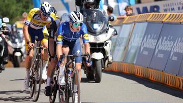Remco Evenepoel tira de la fuga durante la primera etapa del Tour de Bélgica.
