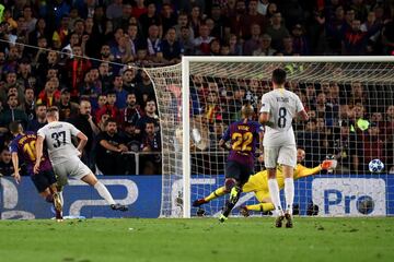 2-0. Jordi Alba marc¨® el segundo gol.
