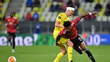 Villarreal&#039;s Argentine defender Juan Foyth (L) fights for the ball with Manchester United&#039;s English striker Marcus Rashford during the UEFA Europa League final football match between CF and Manchester United at the Gdansk Stadium in Gdansk on Ma