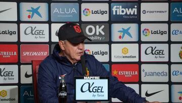 El entrenador mallorquinista, Javier Aguirre, en rueda de prensa.
