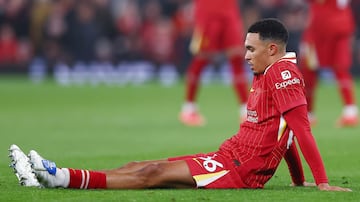 Trent Alexander-Arnold, jugador del Liverpool, lesionado durante el partido ante el Aston Villa.