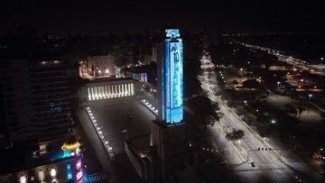 Con el objetivo de homenajear al astro futbol&iacute;stico y a su ciudad natal, adidas visti&oacute; al Monumento a la Bandera de Rosario con la camiseta de Lionel Messi.