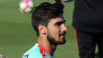 Andr&eacute; Gomes sufre una contusi&oacute;n.